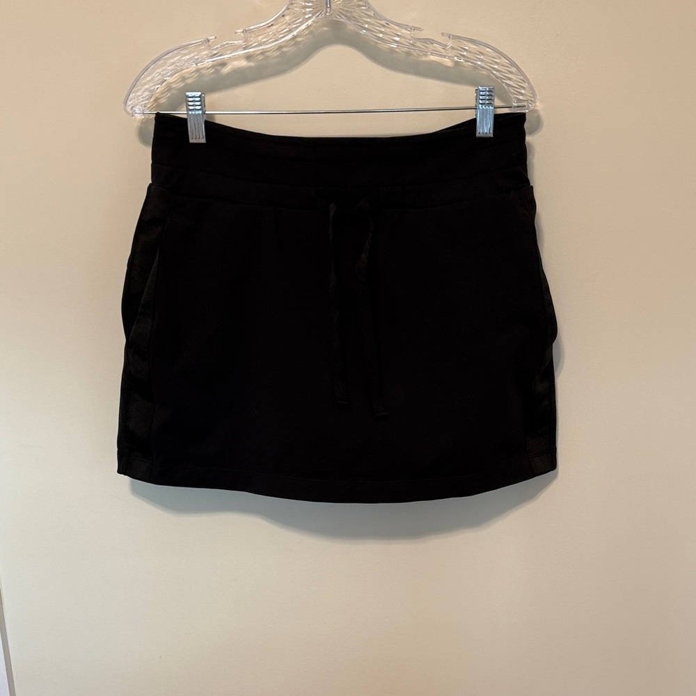 Athleta Women's Black Metro Skort / Size M / Excellent Pre-Owned Condition